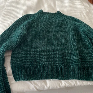 Grön tröja  - Super fin grön tröja från hm använd fåtal gånger 