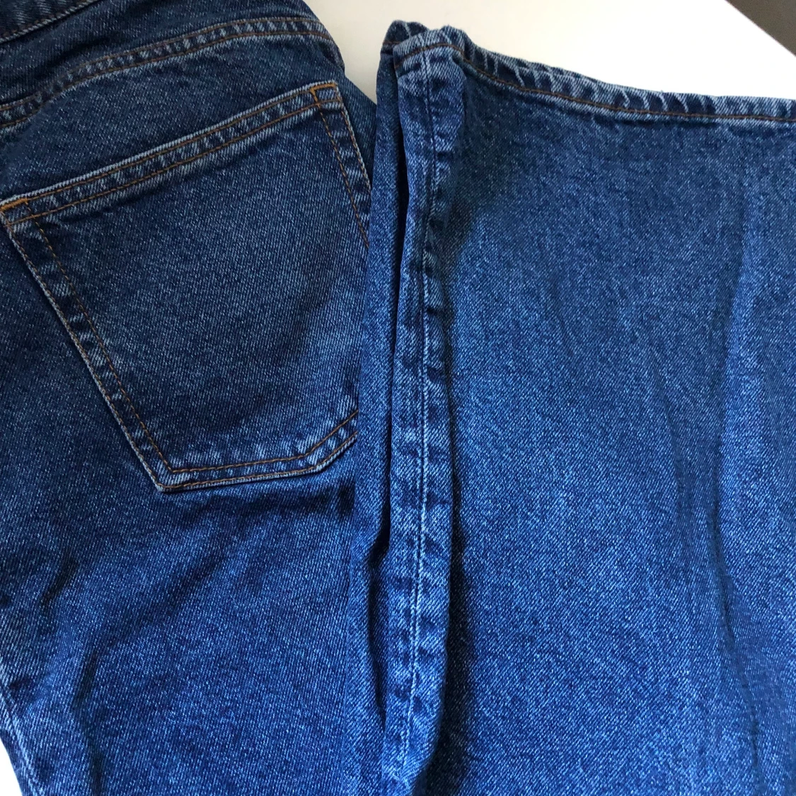 FINNA MÖRK BLÅ JEANS  - 91