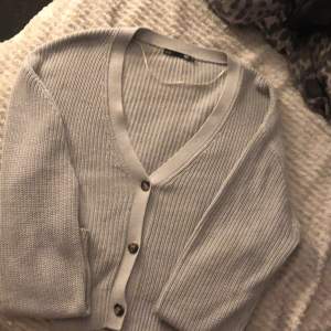 En jättefin stickad tröja från lager 157 i storlek L. Jätte fint skick 😁