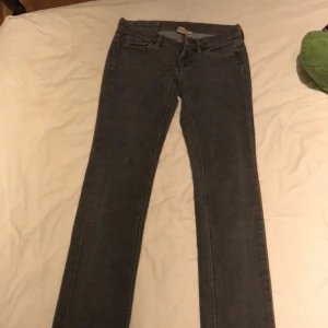 Lågmidjade jeans - Lågmidjade straight jeans,  storlek 36