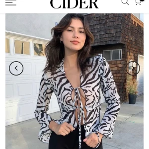 Mesh topp - Säljer nu denna perfekta mesh toppen som inte kommer till användning längre! Frakten tillkommer ✨