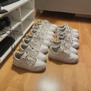 Air force 1s  - Hej! Säljer nu massa air force 1s i följande storlekar:  2x 44,5  2x 43 2x 42  1x 38  Priset är 699 kr styck! Hör av er om fler bilder önskas🙂