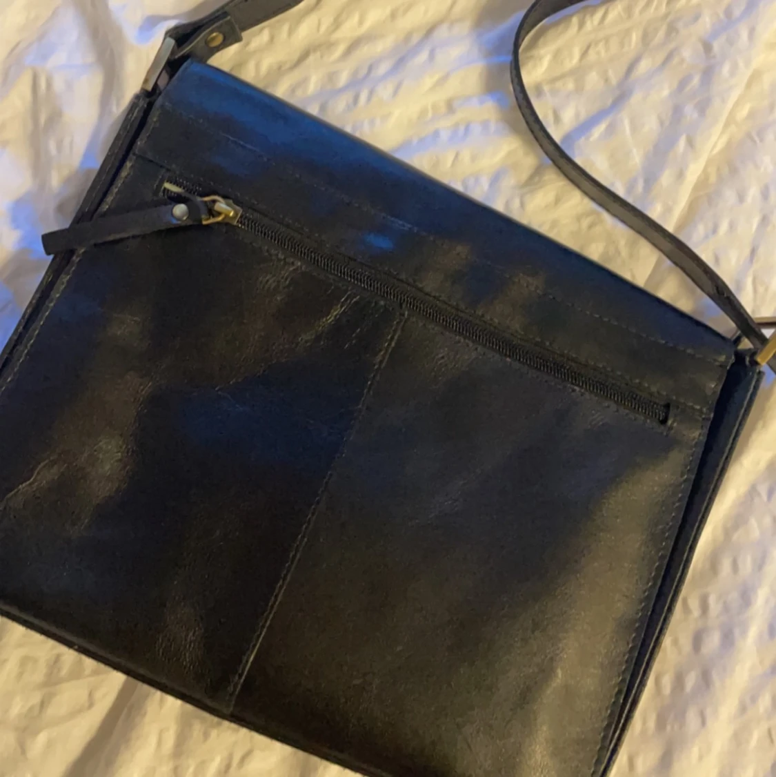 Svart axelväska i läder  - 90