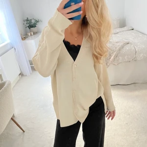 Beige kofta  - Beige kofta strl xs, säljer för 120kr 