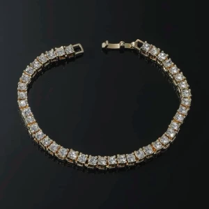 Rhinestone armband  - Rostfritt stål  Storlek: 18cm Oanvänd  Kom privat för bilder