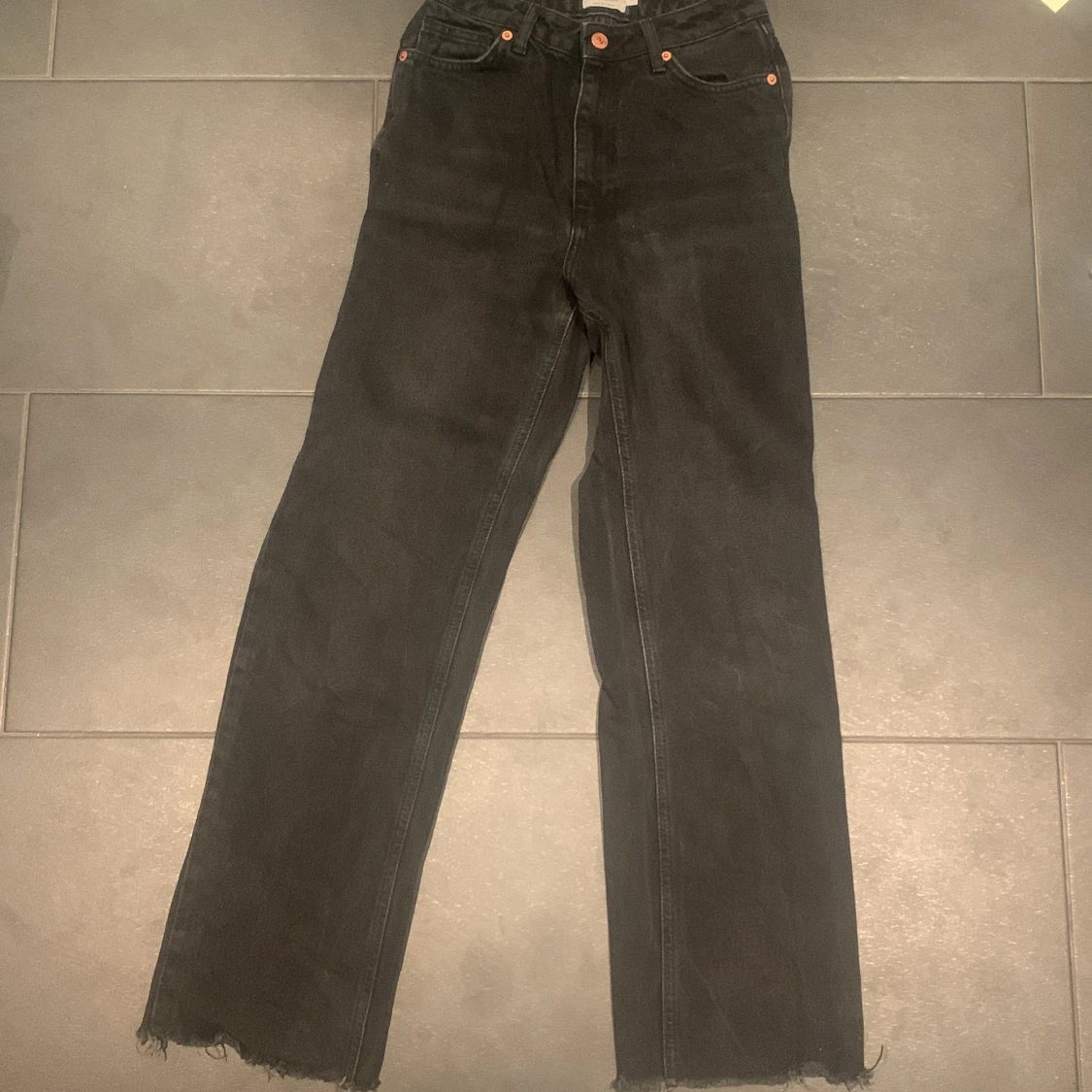 Svarta jeans