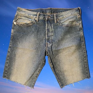 Jeansshorts - Jeansshorts i ljus färg. Storlek 34.