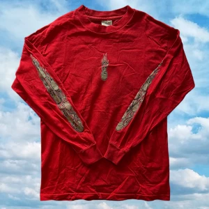 Rusty Surfboards Longsleeve - Rusty Surfboards longsleeve. Storlek M. Tryck på bröst samt ärmarna.