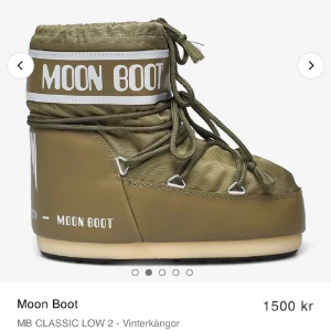 Moonboot - Säljer mina fina khaki färgade moonboots då det ej finns någon andvändning för dom!💗💗 andväna Max 5 gånger