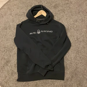 Sail Racing Hoodie - Bra skick men använd