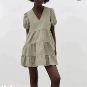 Zara klänning - Snygg klänning från Zara. Storlek XS men passar även S. 