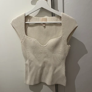 Oanvänd stickad tröja  - Superfin tröja som är ”stickad” i ett fint tyg, oanvänd!!