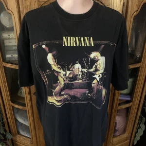 Nirvana t shirt  - Sällsynt nirvana t shirt, använd men i bra skick (skriv bud i kommentarerna) startar på 1000kr