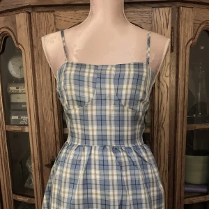 Blå/beige rutig mini klänning  - Knappt använd mini klänning utan märkning 