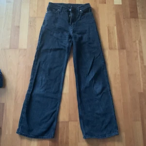 Jeans Monki - Storlek 26 (CN 160/66A)