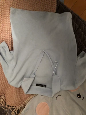 Blå tröja - Blå topp från zara! Frakt tillkommer på 40kr;)