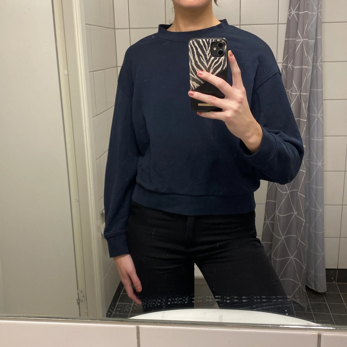 Marinblå sweatshirt från weekday - 90