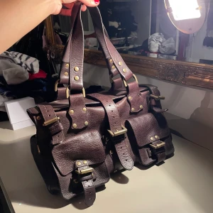Mulberry väska - Äkta väska från mulberry!! I jättefint skick❤️ kan skicka flera bilder privat! PRIS KAN DISKUTERAS!