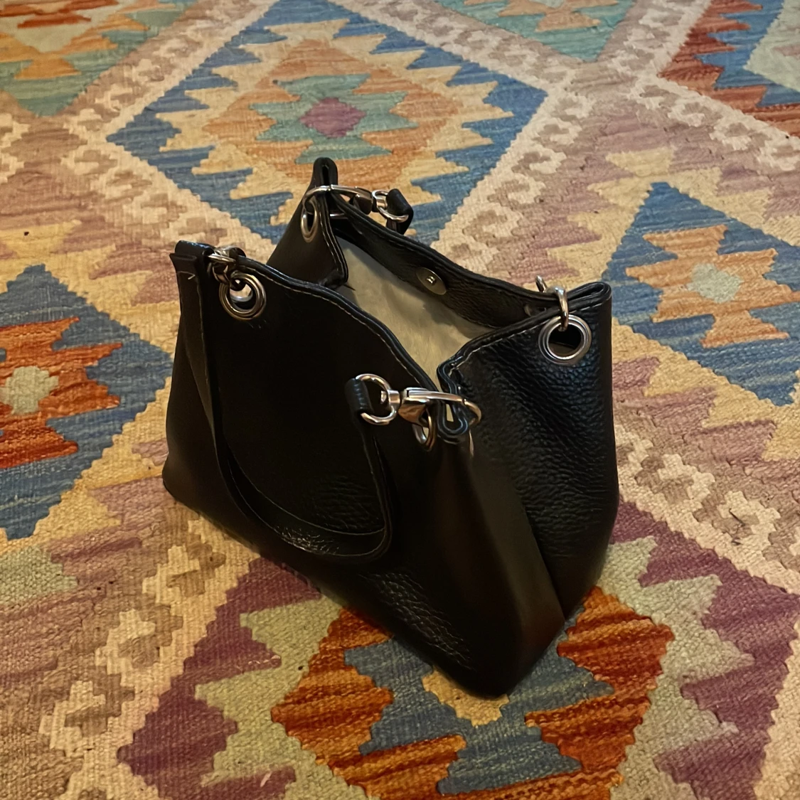 Svart handväska  - 90