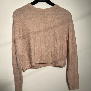 H&M tröja - Stickad H&M tröja  Köparen står för frakten