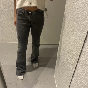 Lågmidjade jeans  - Super sköna snygga Lågmidjade jeans som är bootcat. 