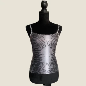 Glittrande partytopp - Perfekt nyår eller festtopp! Ingen lapp men uppskattningsvis en strl S/M. Normal längd och inga defekter