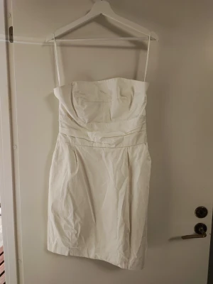 Vit klänning till studenten - Använd en gång till studenten