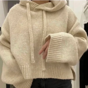 Stickad zara hoodie - Superfin stickad hoodie från zara! Storlek XS/S. 🥰🫶