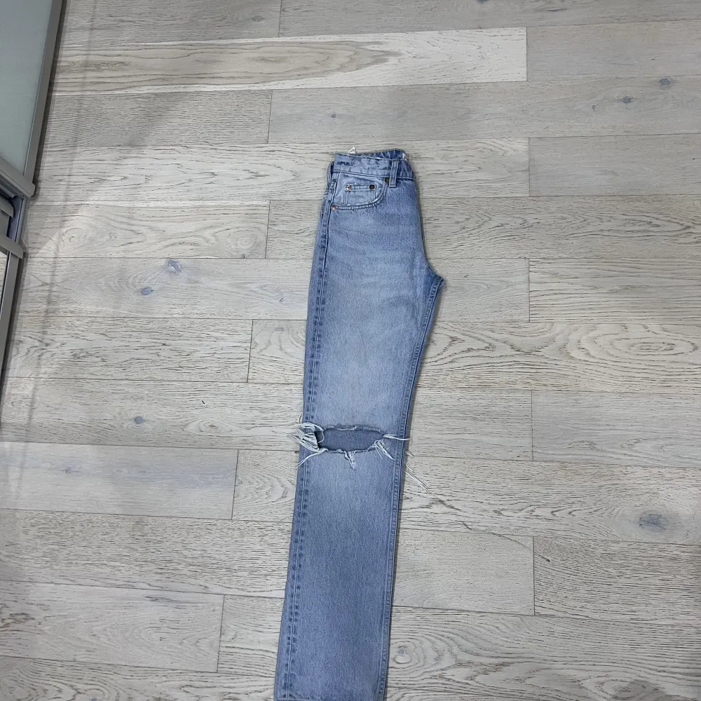 Fina jeans i ett bra skick, använda ca 2-5 ggr.. Jeans & Byxor.