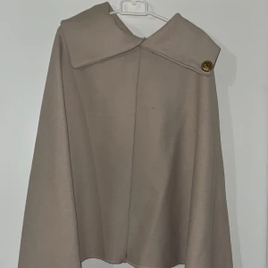 Blus - Säljer denna fina blusen som är använd en gång. 