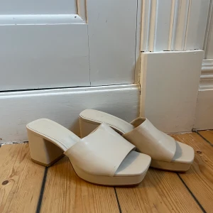 Klackar - Fina klackar som inte används längre, storlek 37