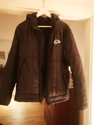Fodrad Nike  - Fodrad Nike jacka med huva 