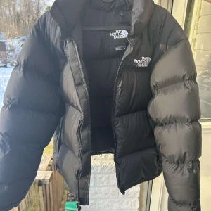The North Face jacka  - Säljer nu min jacka då jag inte använder den, den är i nyskick använd ett par gånger nu pris 3500 kr 