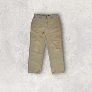 Carhartt Work Pants - 00’s - Waist: 82 cm, length: 105 cm. If you are interested in the item please DM first. 