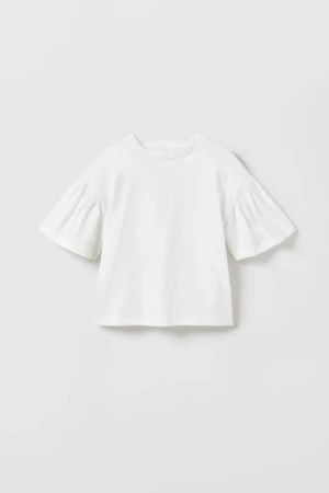 Volangtopp - Säljer superfin ”T-shirt” med volangärmar! Heelt ny, fick hem för två dagar sen och har bara testat💕