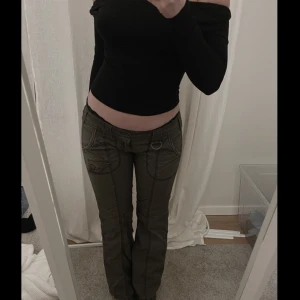 Byxor/ cargo - Lågmidjade vintage byxor med raka ben (E.D.C by esprit). Byxorna är från min mamma var liten och säljs dermed inte längre. Säljs då jag rensar gaderoben. 