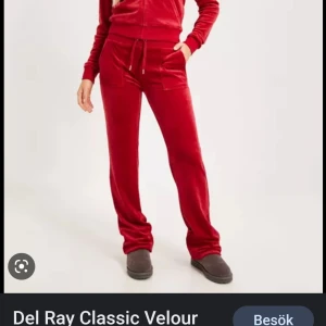 Söker ett rött juicy set för typ 1100 utan frakt, xxs i byxor och xs i tröja.😻 - Juicy couture 