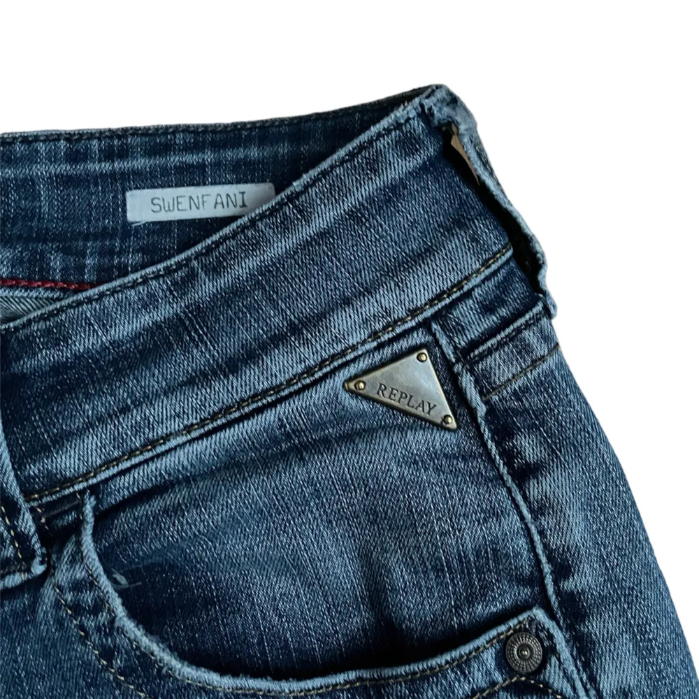Lågmidjade jeans från Replay 🔥🔥innerbenslängd 77cm, midjemått ca. 76-80cm. Jeans & Byxor.