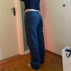 Vintage Levis 501 - Skit najs levis i populära modellen 501, 💓 Bra skick och sitter najs baggy på mig med storlek 38💓