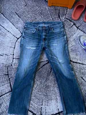 Baggy Carhartt Jeans - Säljer dessa Baggy Carhartt Jeans som är i bra skick (cond 8/10). Dom är är klippa längst ner då dom var för långa när jag köpte dom! Skriv om ni har några frågor!