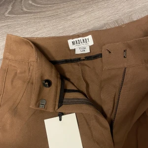 Madlady - Kostymbyxor från madlady, helt nya 