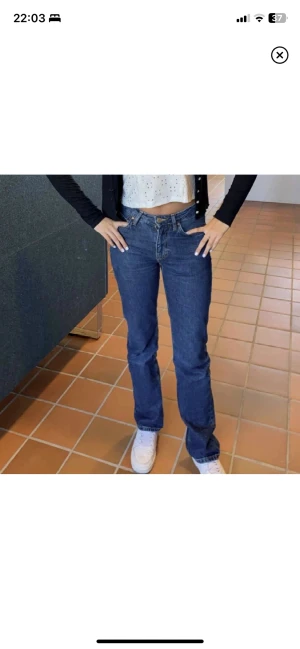 Bikbok jeans  - Low Rise jeans från bikbok använda fåtal gånger! Skriv för fler bilder!! W:25 L:32