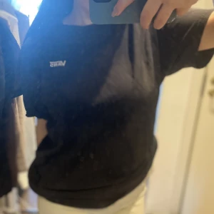 Vans tshirt - Små hål på magen därav priset, köpt på killavdelningen.