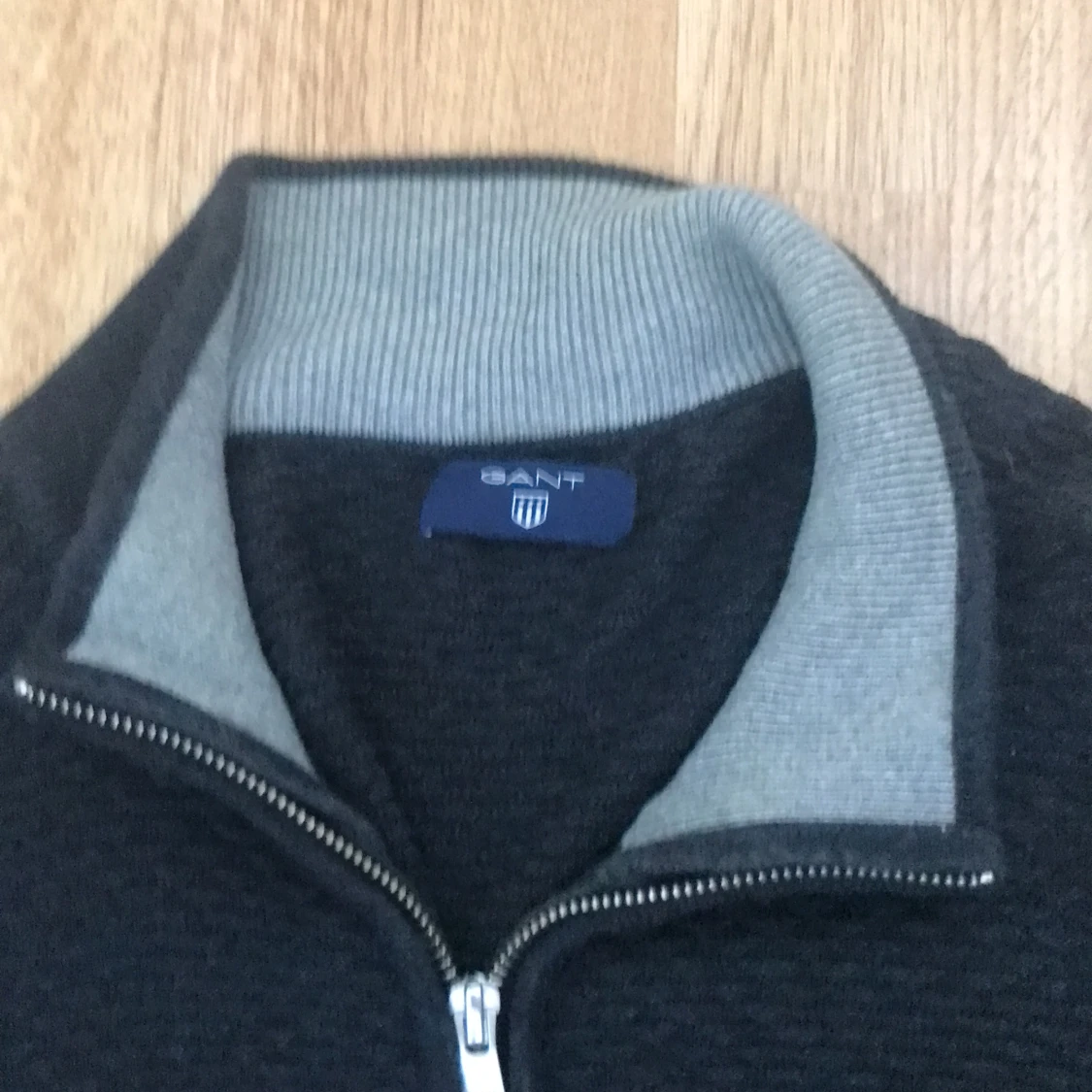 En långärmad tröja med dragkedja I märket Gant - 2