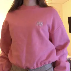 Snygg rosa sweatshirt i bra skick💓