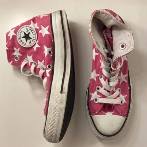Converse - Säljer dessa converse jag köpte second hand! Kontakta vid frågor eller intresse 