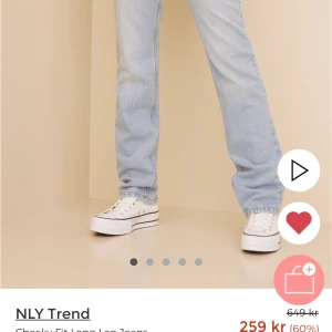 Jeans - Säljer dessa jeans från Nelly då jag köpte fel storlek och hann ta bort prislapparna!