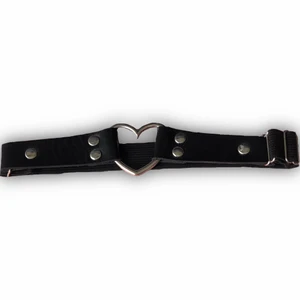 Choker🤟🏻 - Säljer en cool choker/ garter då den inte kommer till användning!🙌 Den går att spänna som man vill så är onesize