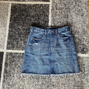 Jeanskjol - Jeanskjol från hm strl 36 