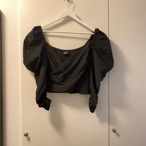 Festlig topp från Gina  - Topp (fest) från Gina Tricot, storlek 36 